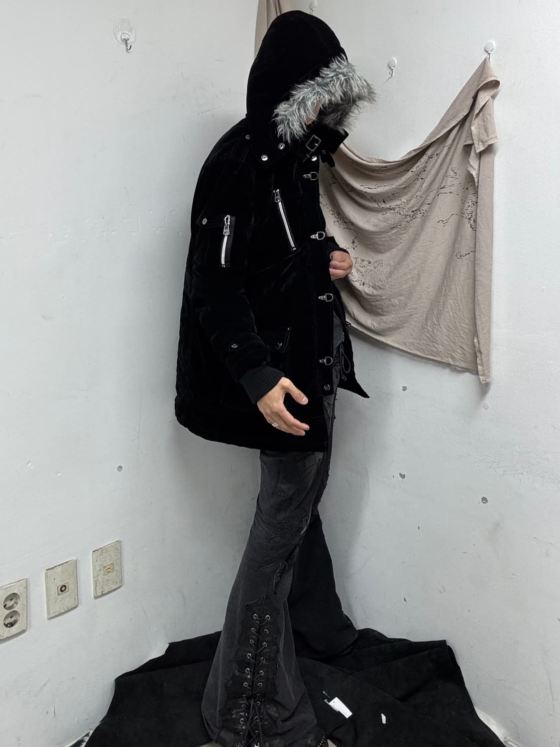 [OVERACHIEVER]00’s White Fur Black Velve 상품이미지3