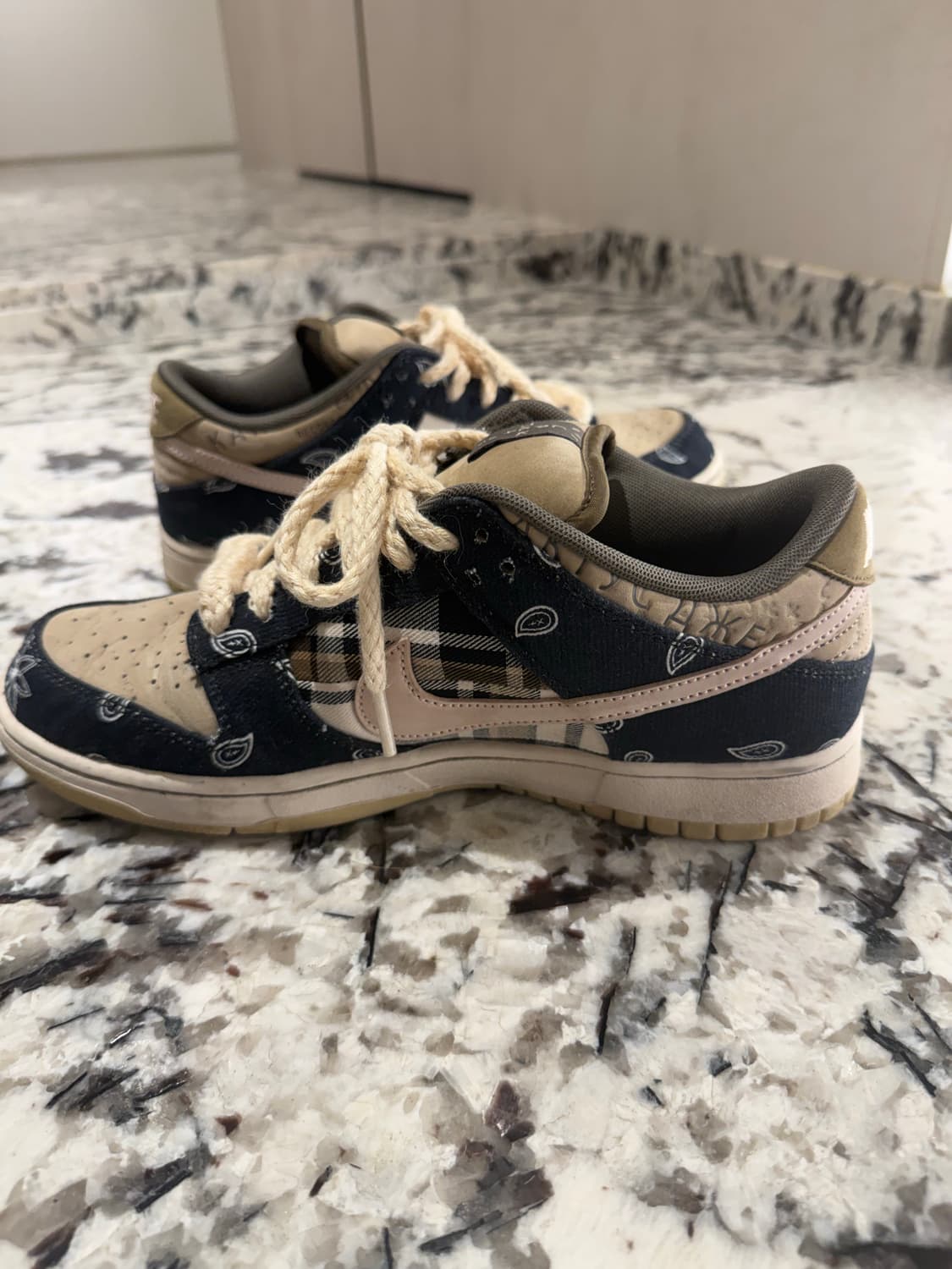 나이키 x 트래비스 스캇 SB 덩크 로우 상품이미지5