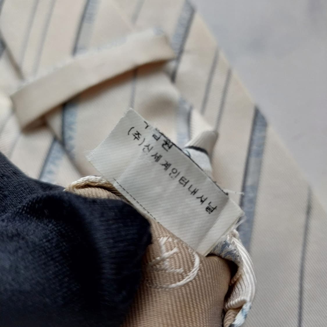 조르지오 아르마니 실크 아이보리 넥타이 10cm A~B등급 K1326
 상품이미지9