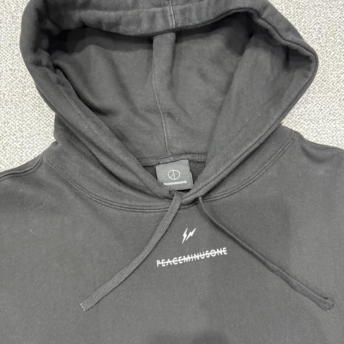 L 피스마이너스원 프라그먼트 데이지 후드 티셔츠 상품이미지5