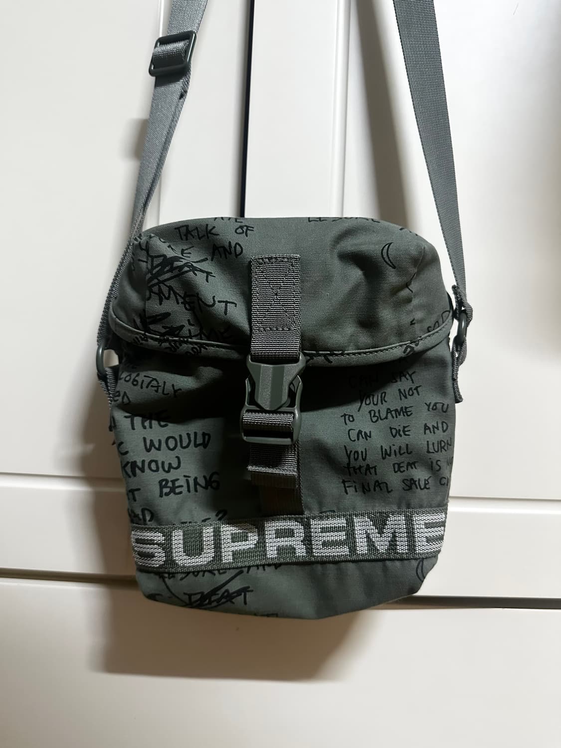 슈프림 필드 사이드백 올리브 곤즈 상품이미지1