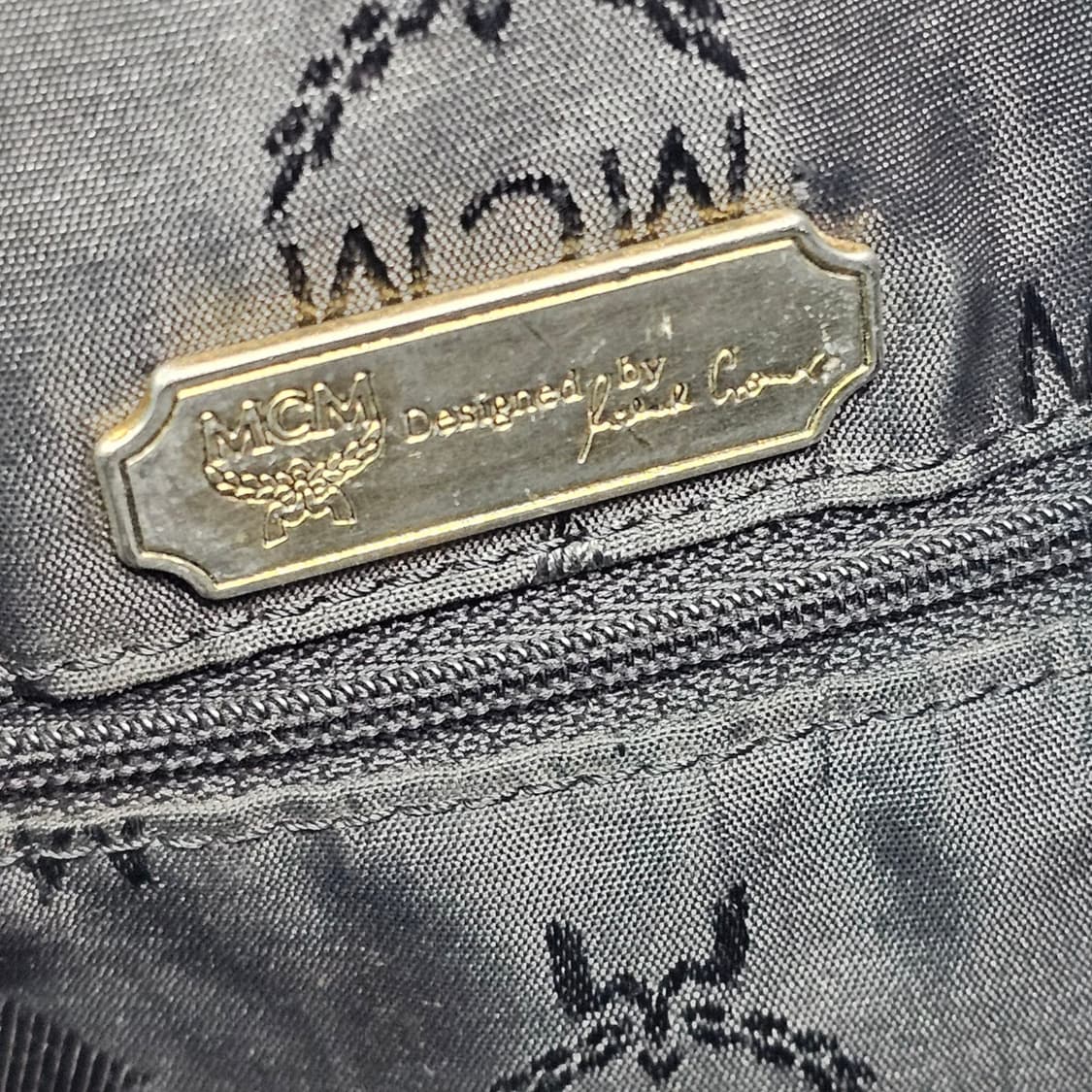 MCM 블랙 레더 드로스트링 버킷백 상품이미지9