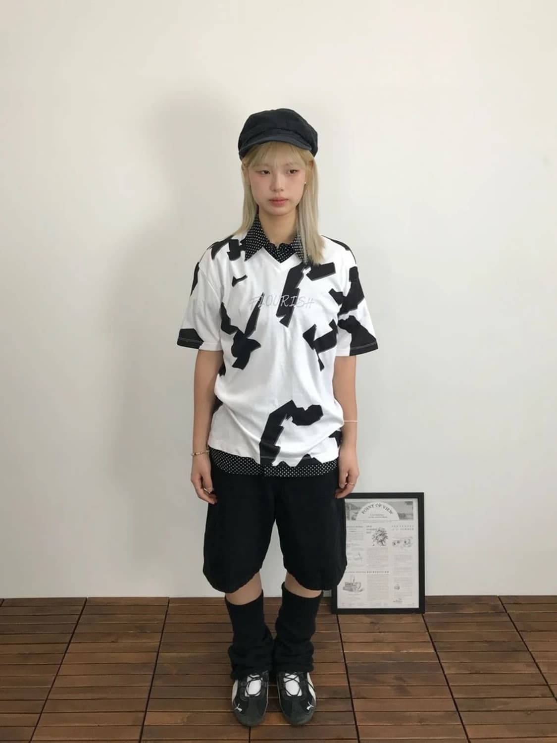 Nicole Club For Men Abstract V-Neck Tee 상품이미지1