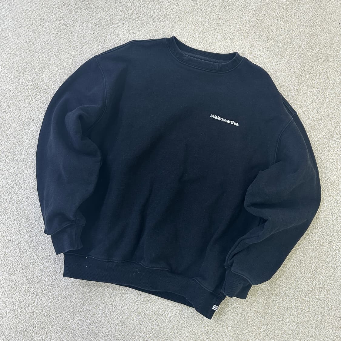 M 디스이즈네버댓 블랙 맨투맨 0323D 상품이미지1