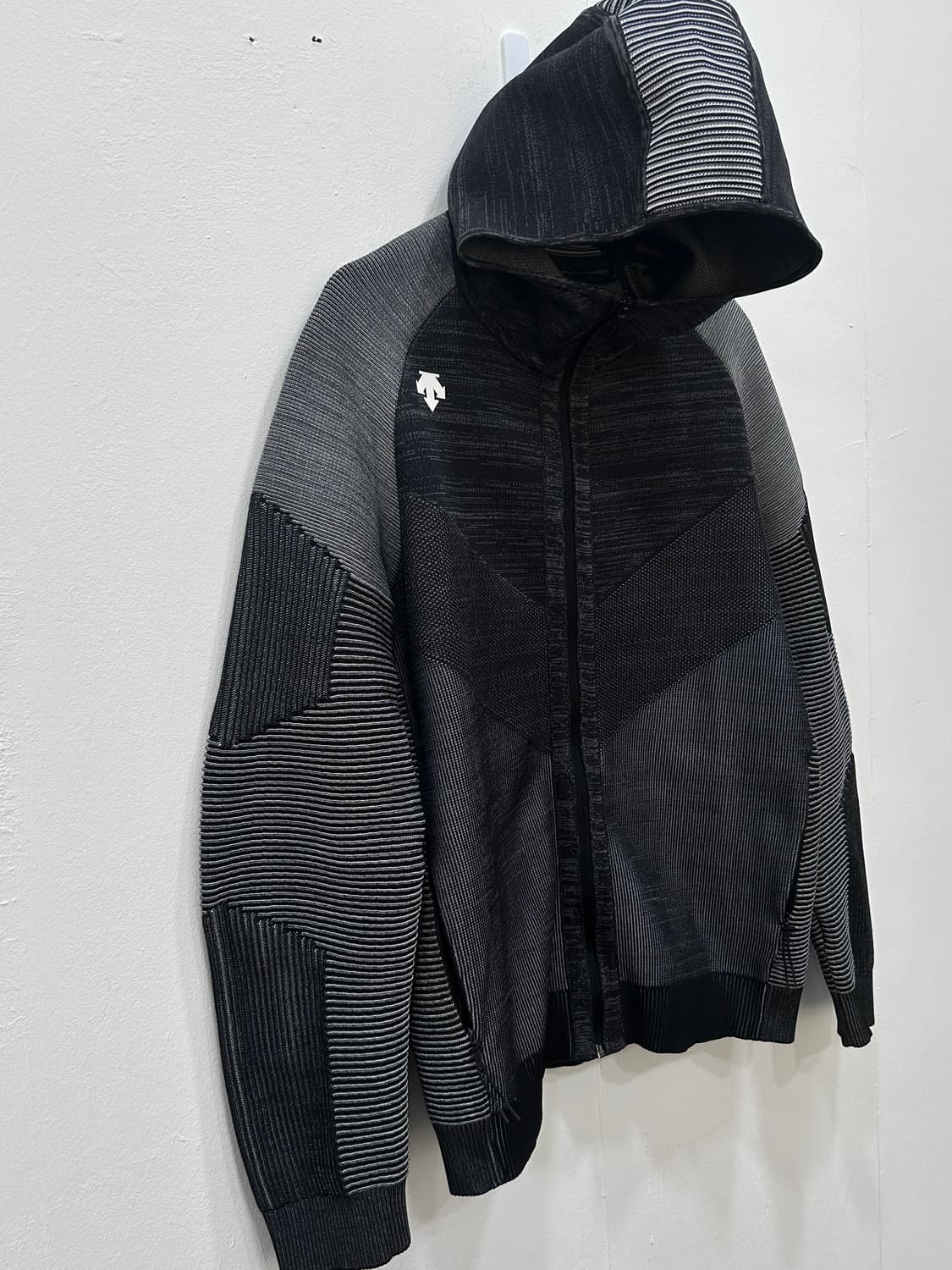 데상트 트레이닝 퓨전 플렉스 플리스 집업 자켓 남성 105 상품이미지2