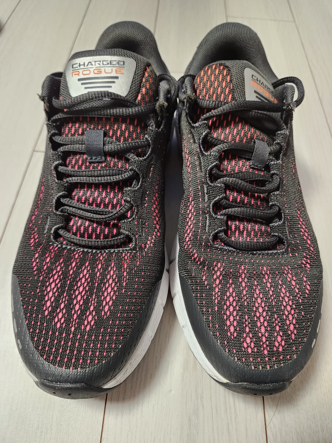 언더아머 운동화 차지드 로그 런닝화 헬스화 사이즈240

아웃솔 사용감외 상품이미지2