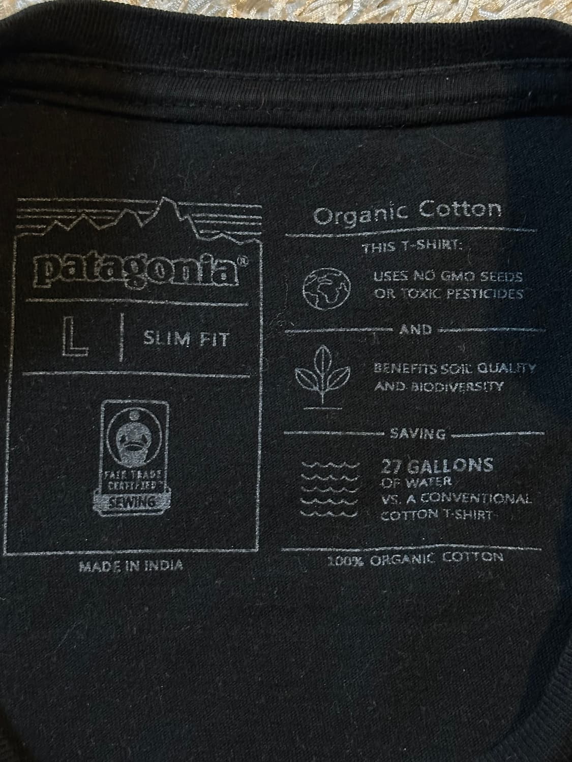 파타고니아 PATAGONIA 슬림핏 백프린팅 반팔 티셔츠 블랙 상품이미지5