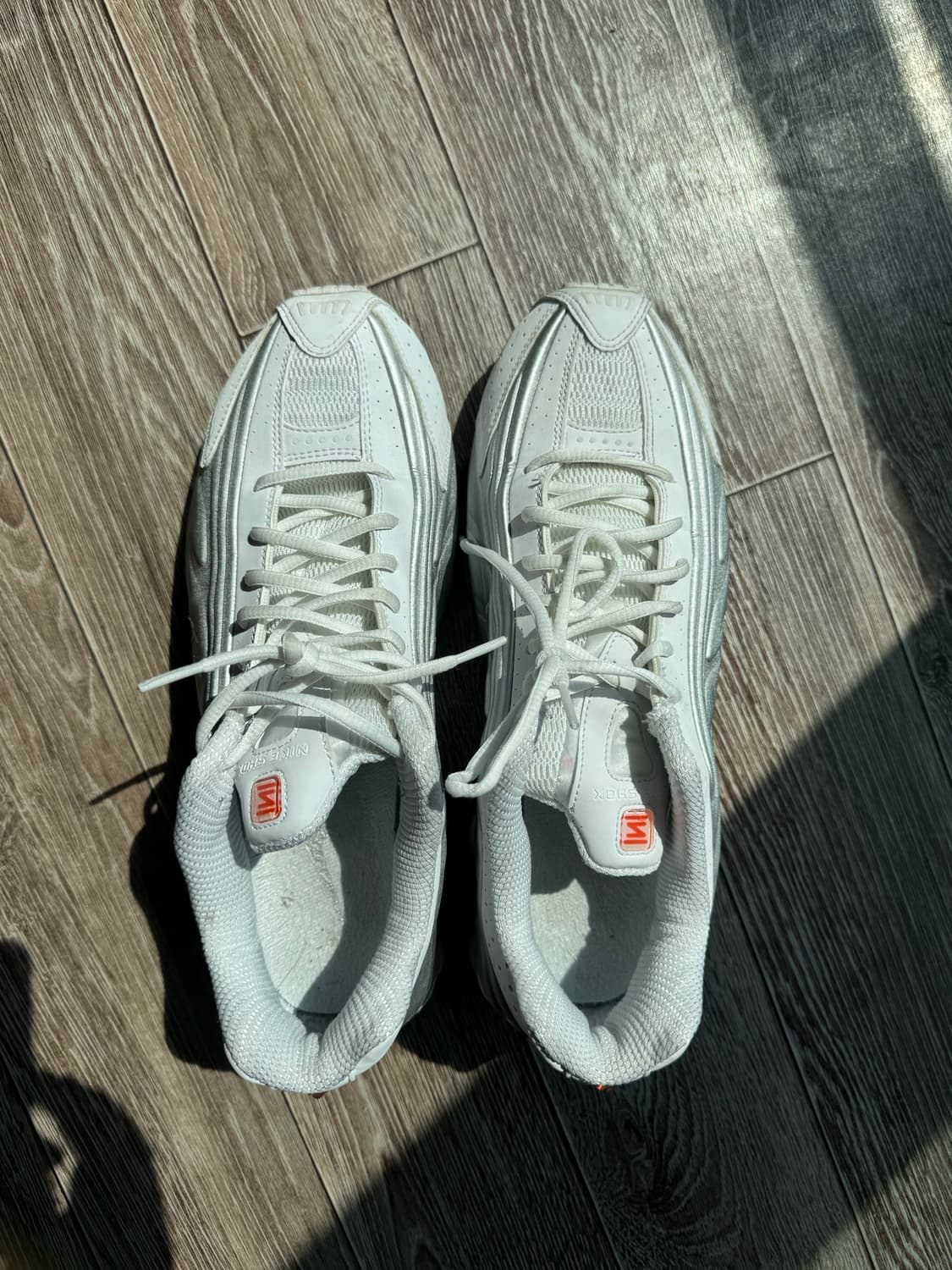 (W) 나이키 샥스 R4 화이트 메탈릭 실버 상품이미지2