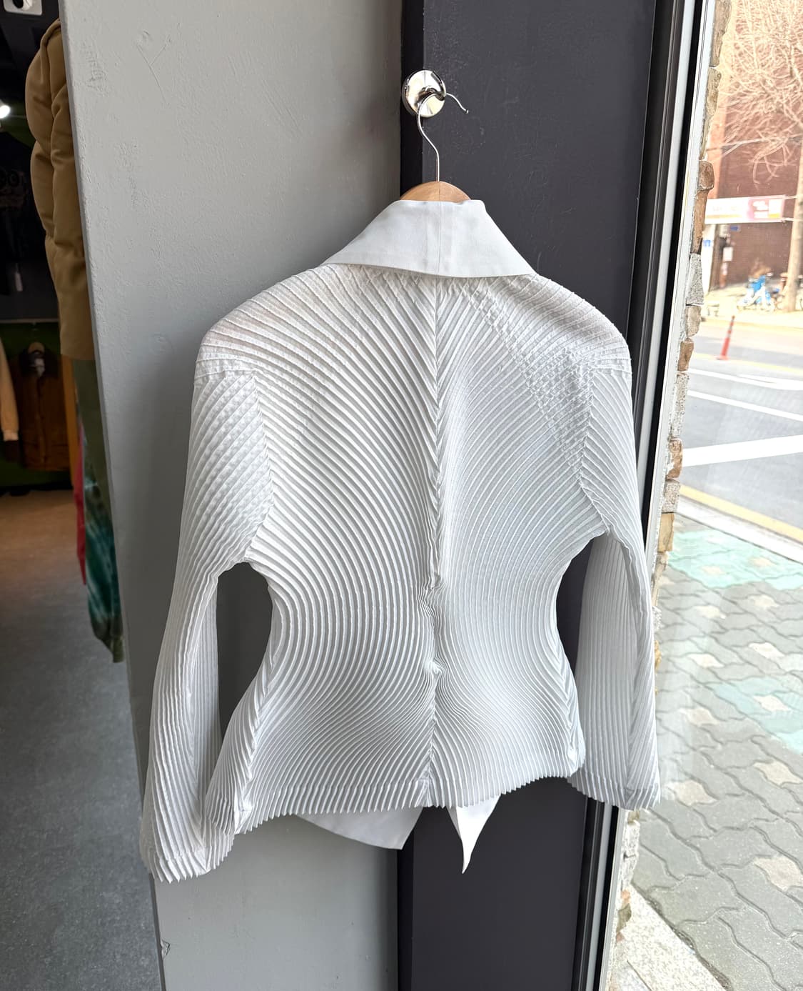 2/ 이세이미야케 3D C커브드 플리츠 자켓 상품이미지8