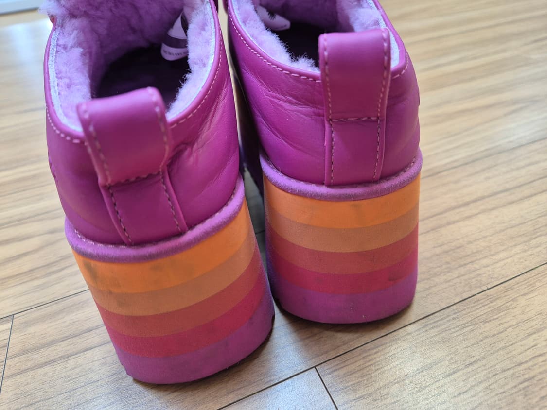 UGG의 핫핑크 모카신입니다
- 사이즈는 USW 7, UK 5, EU 3 상품이미지4