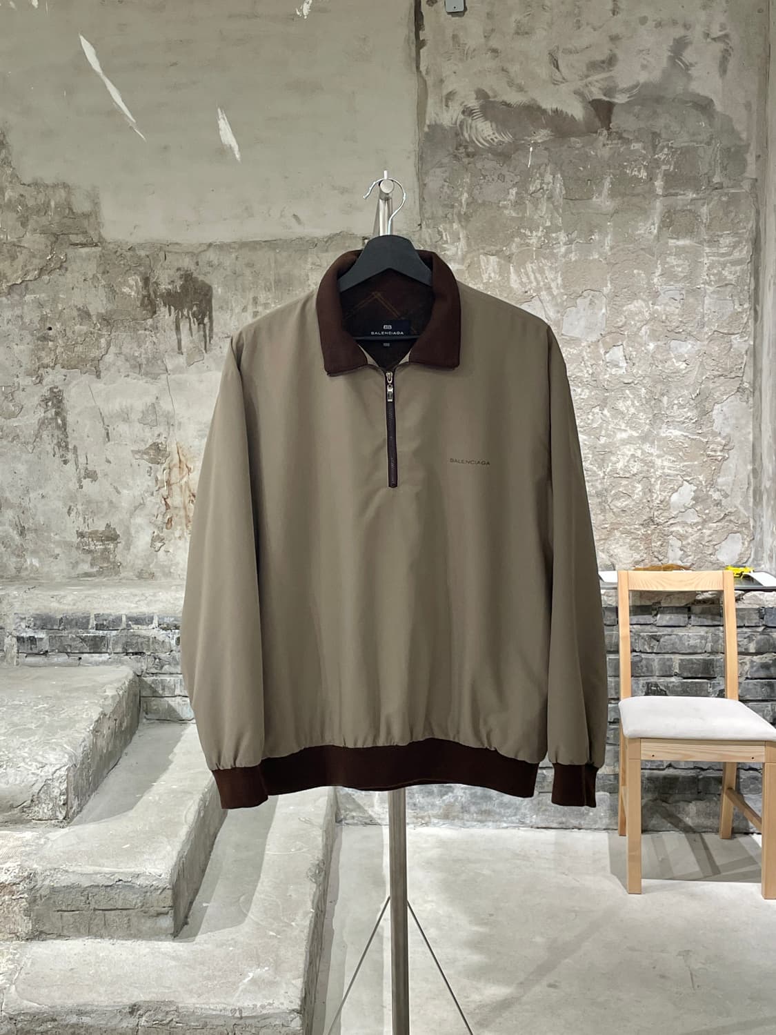 발렌시아가 베이지 하프집 폴리에스텔 웜업 상품이미지1