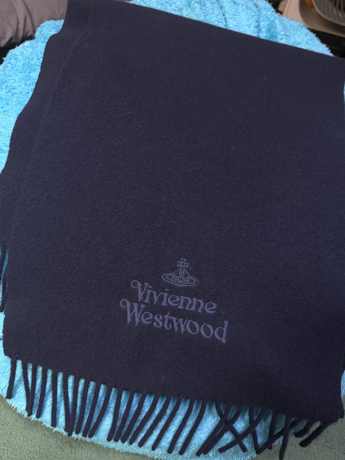 비비안 웨스트우드 네이비 머플러 상품이미지3