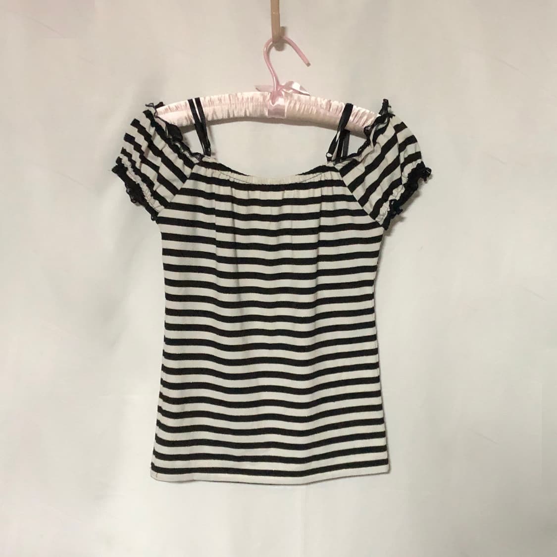 레이스 스트라이프 퍼프 슬리브 티셔츠  블랙 화이트 상품이미지9