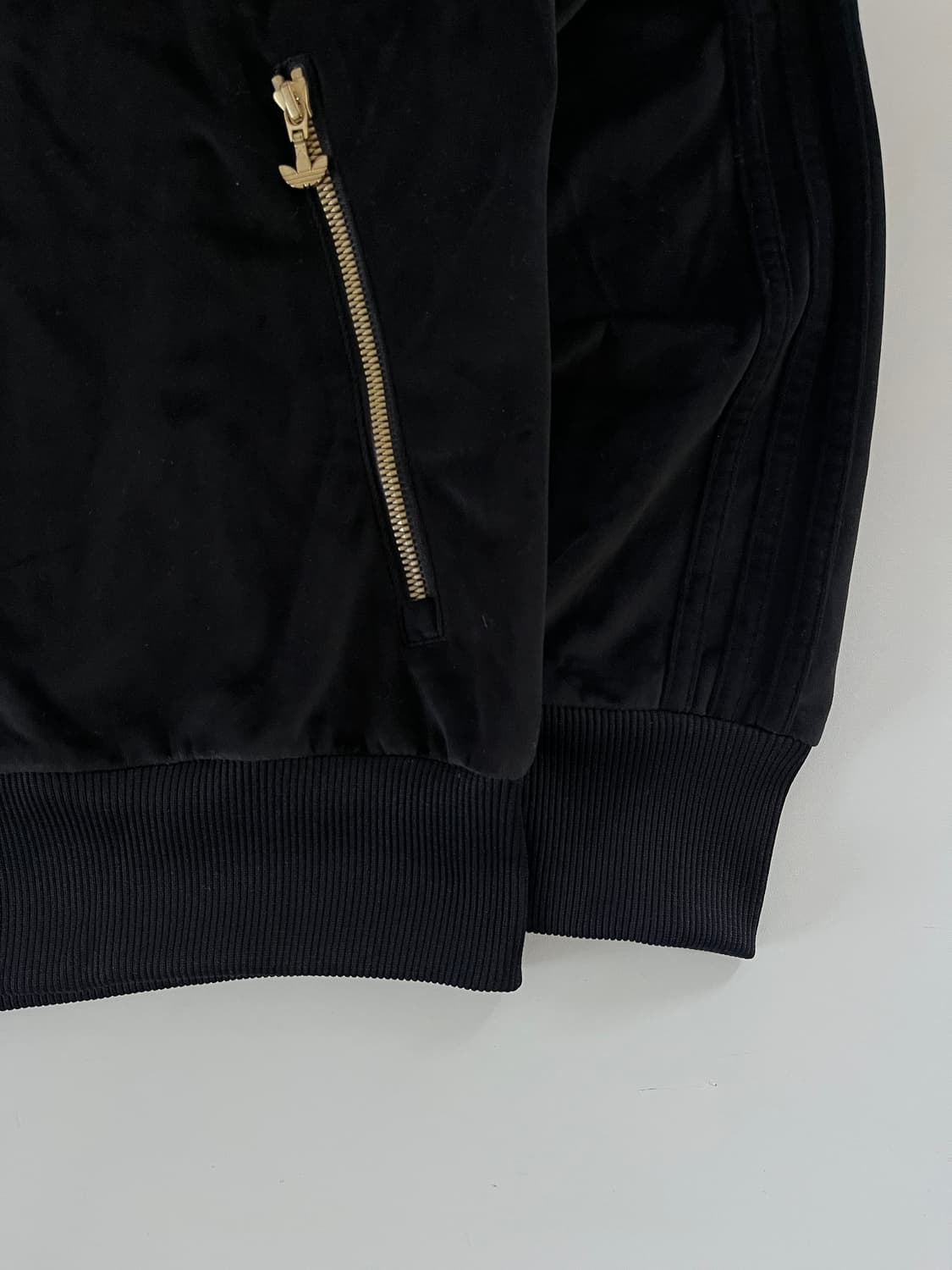 Adidas 아디다스 블랙컬러 벨벳 트랙탑 상품이미지4