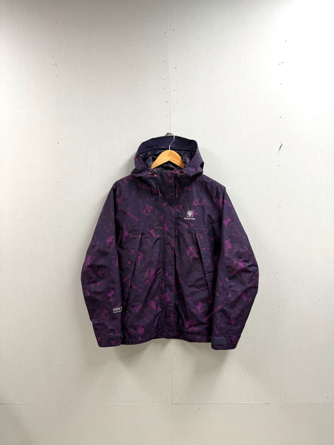 여성 100 / 블랙야크 고어텍스 바람막이 퍼플 패턴 상품이미지1