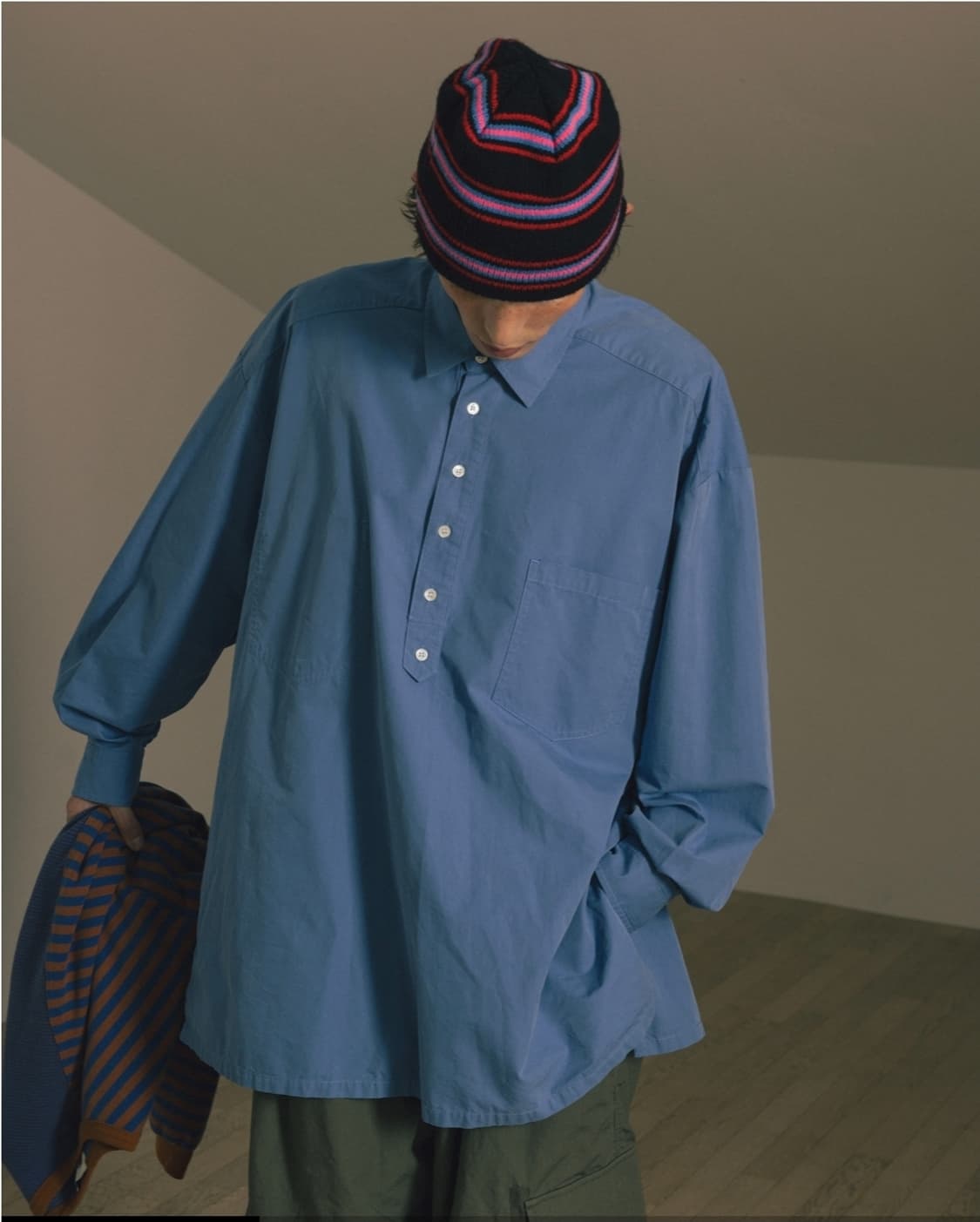 앵글런 셔츠 Pullover Side-Slit Shirt - Blue
  상품이미지1