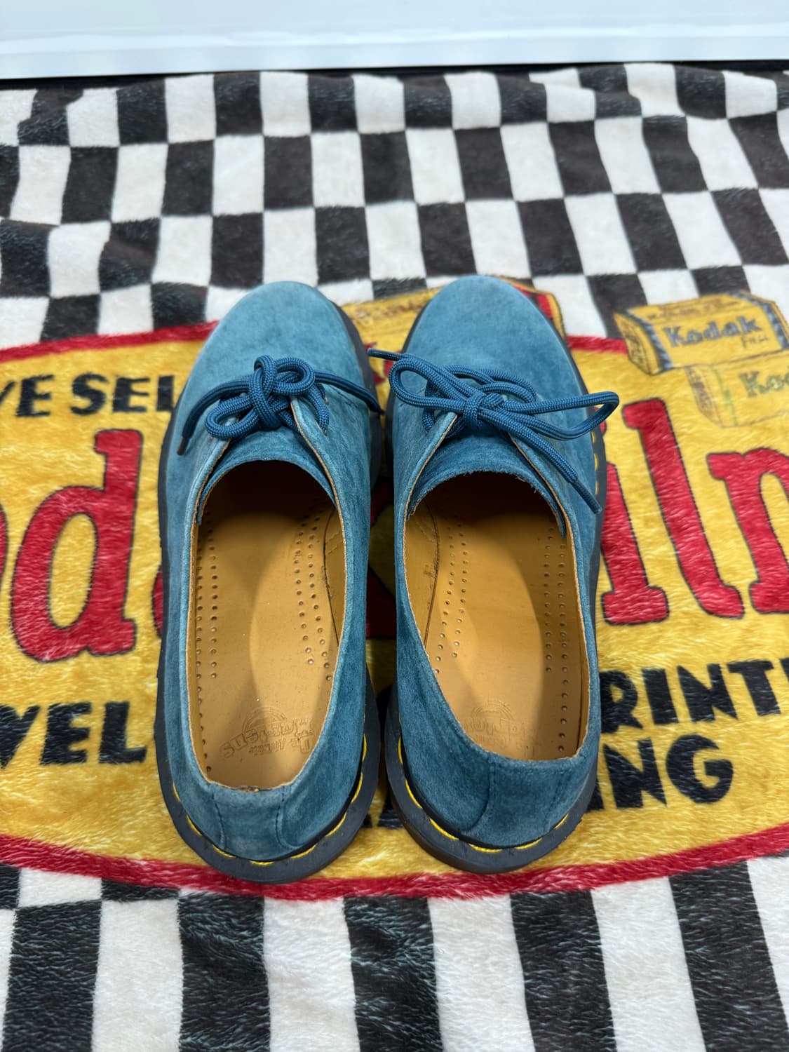 Dr. Martens 21471 Suede 3 Hole 상품이미지3