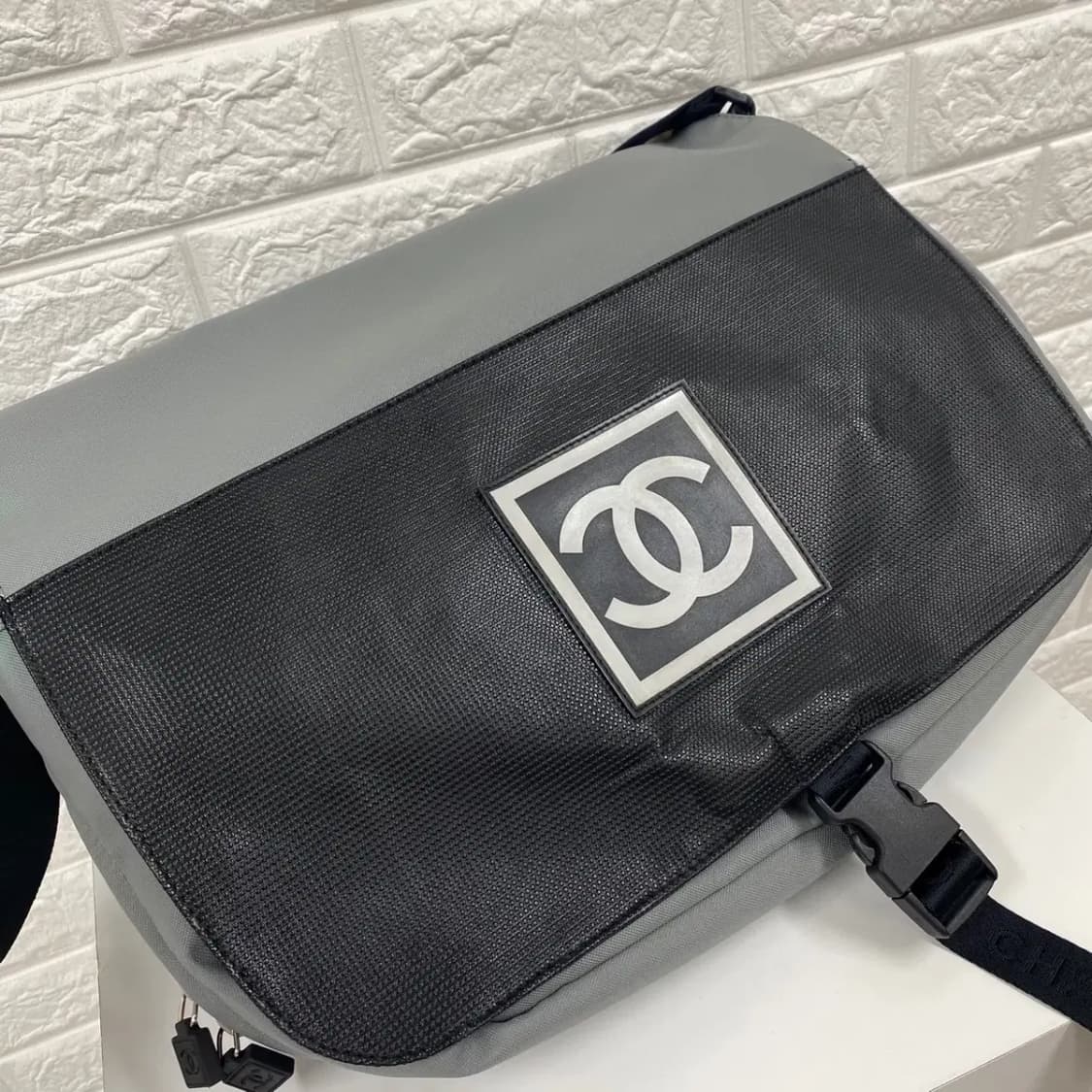 CHANEL / 빈티지 샤넬 8번대 스포츠 라인 메신저 백 / 크로스백 상품이미지4