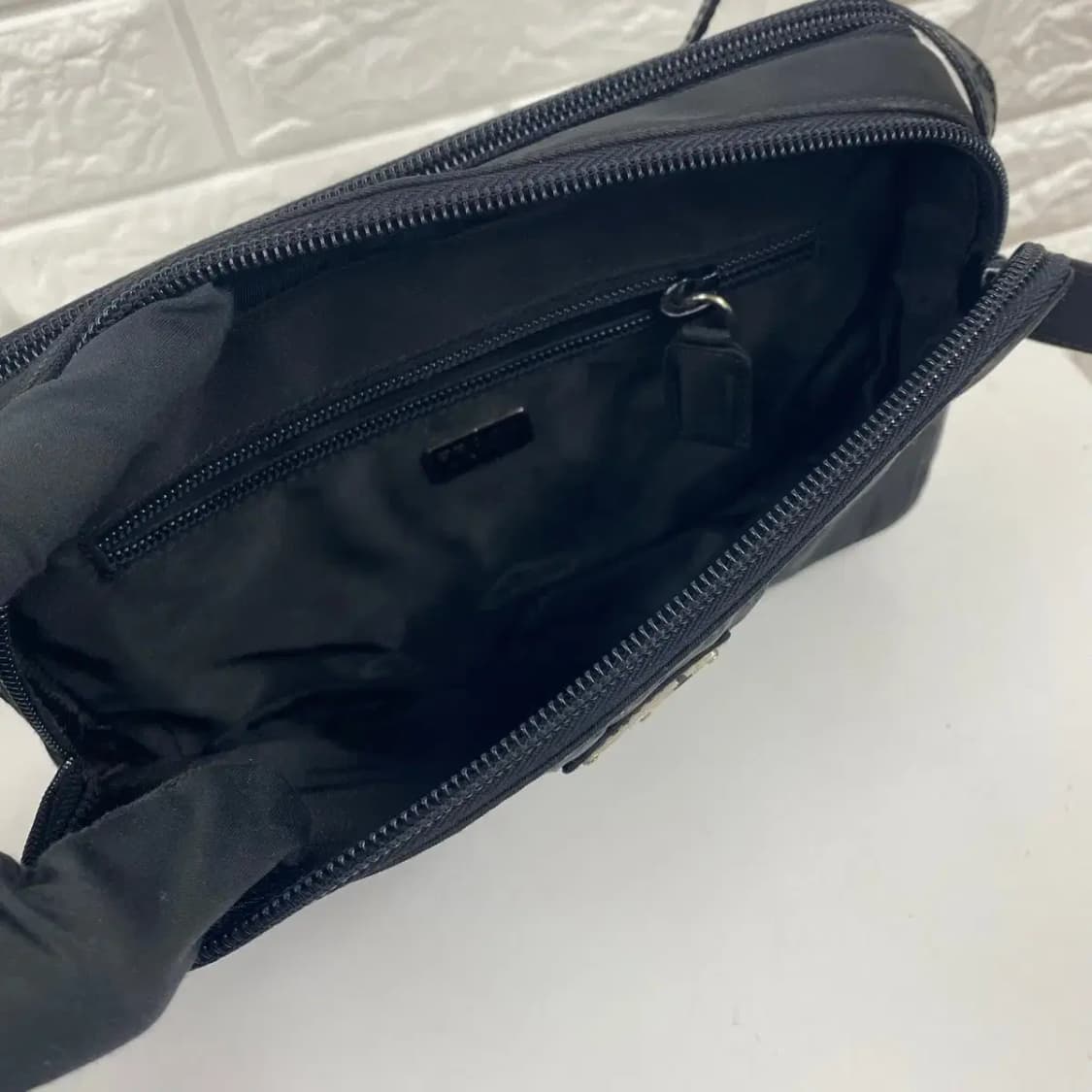 PRADA / 빈티지 프라다 삼각로고 블랙 포코노 나일론 스몰 크로스백 상품이미지10