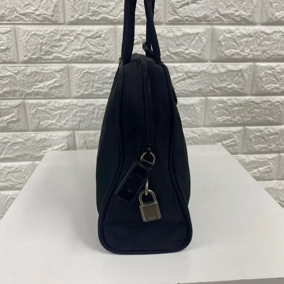 PRADA / 빈티지 프라다 삼각로고 블랙 나일론 자물쇠 핸드백 /토트백 상품이미지5