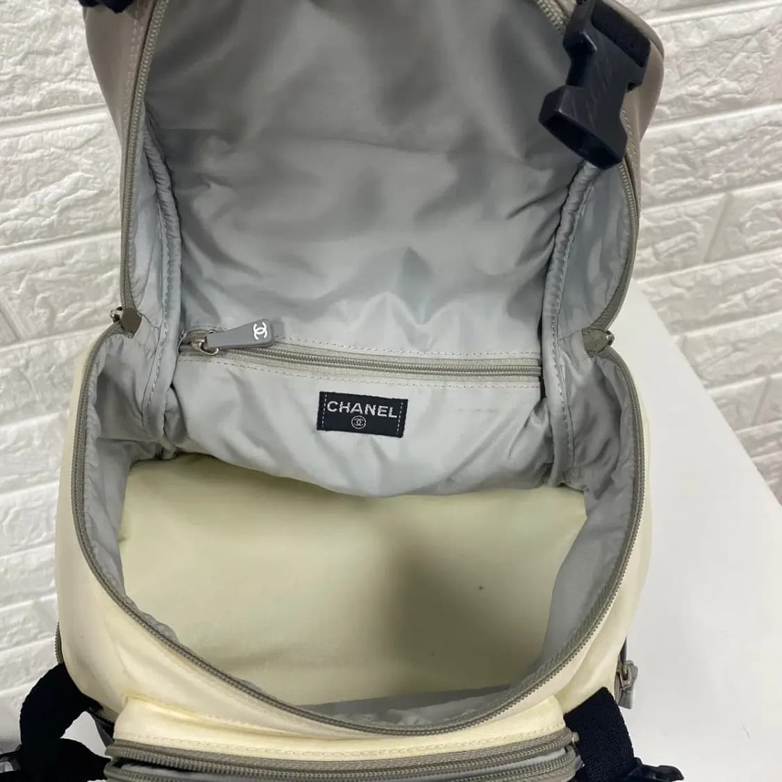 CHANEL / 빈티지 샤넬 6번대 스포츠 라인 스몰 백팩 상품이미지10