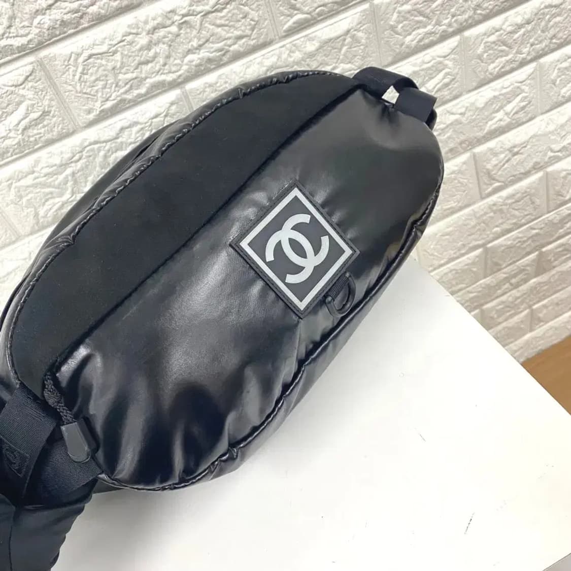 CHANEL / 빈티지 샤넬 8번대 스포츠 라인 블랙 바디백 / 원숄더백 상품이미지3