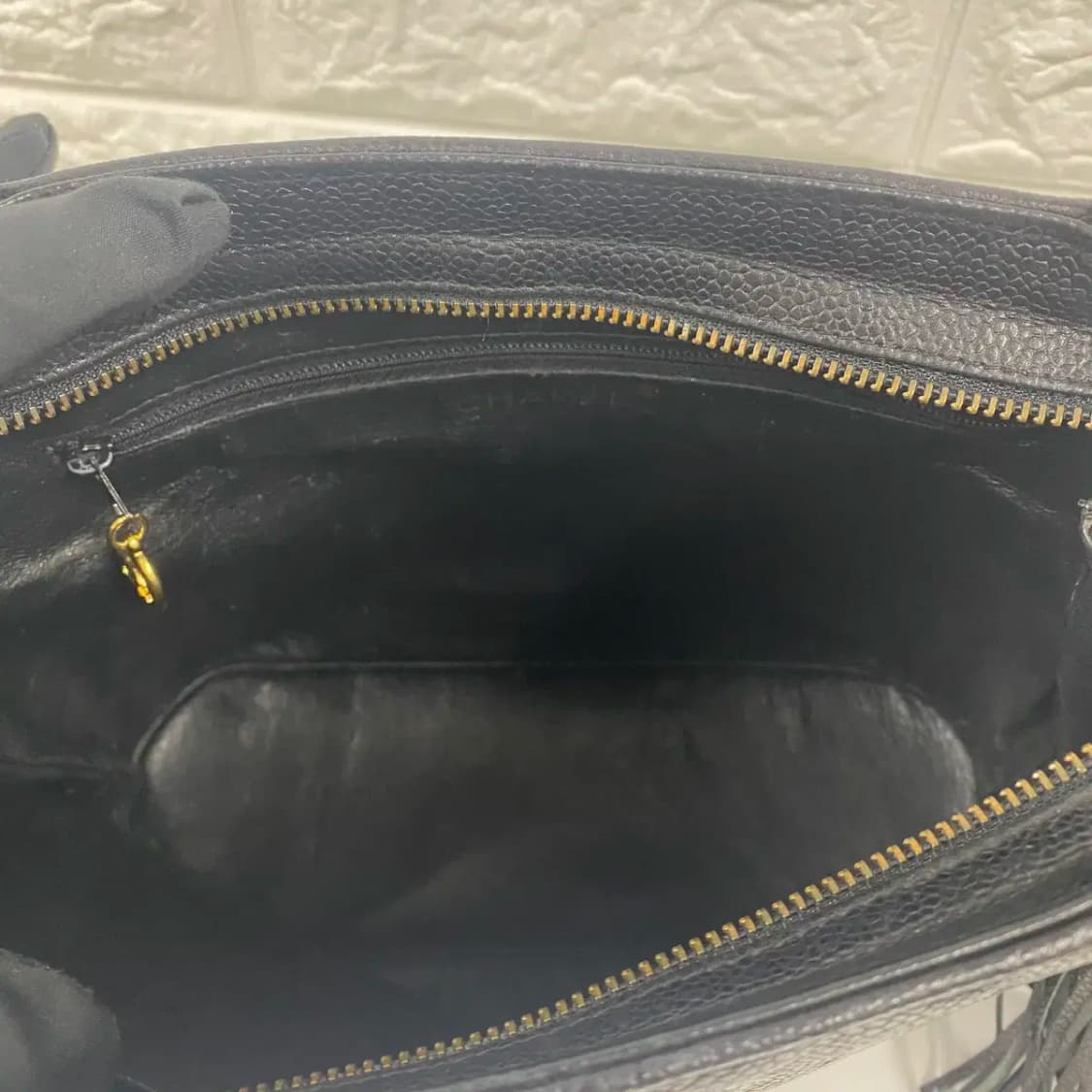 CHANEL / 빈티지 샤넬 3번대 블랙 캐비어V-스티치 쉐브론 탑핸들백 상품이미지10