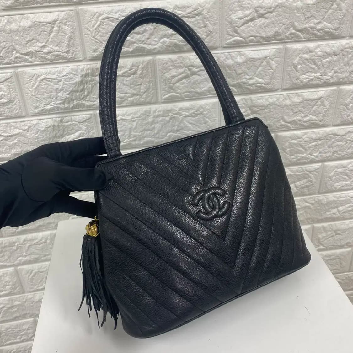 CHANEL / 빈티지 샤넬 3번대 블랙 캐비어V-스티치 쉐브론 탑핸들백 상품이미지5