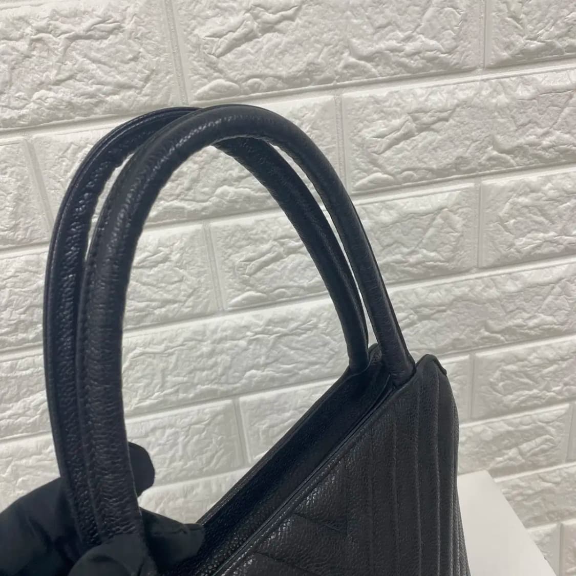 CHANEL / 빈티지 샤넬 3번대 블랙 캐비어V-스티치 쉐브론 탑핸들백 상품이미지7