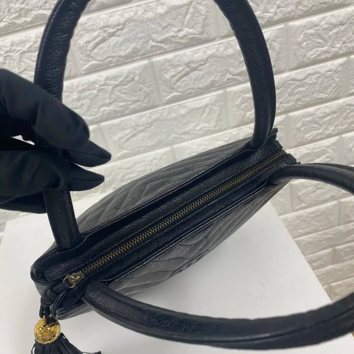 CHANEL / 빈티지 샤넬 3번대 블랙 캐비어V-스티치 쉐브론 탑핸들백 상품이미지8