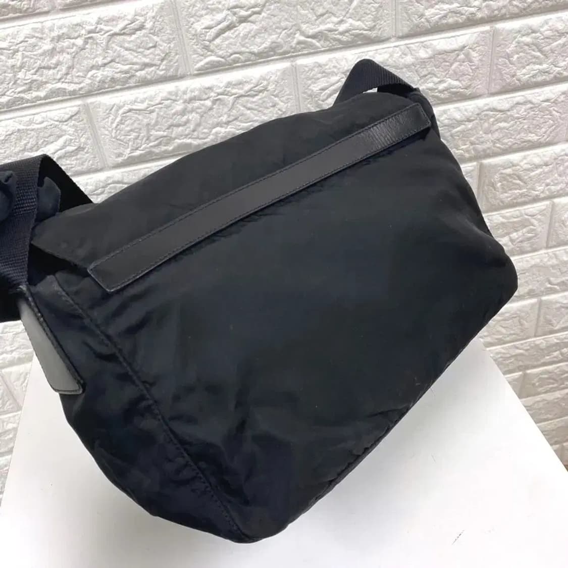 PRADA / 빈티지 프라다 삼각로고 블랙 포코노 나일론 투버클 숄더백 상품이미지4