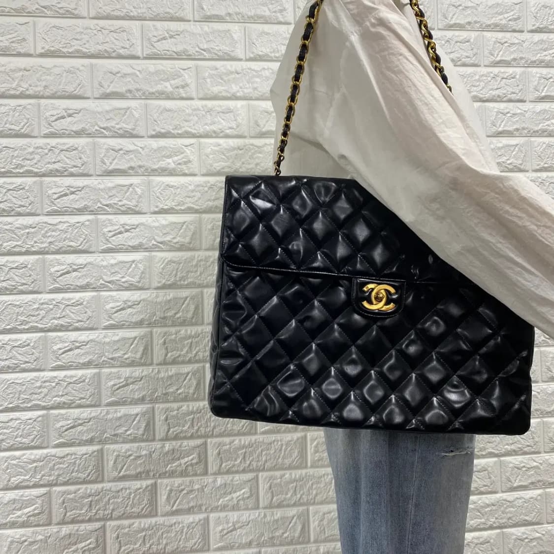 CHANEL / 빈티지 샤넬 4번대 맥시 블랙 퀼팅 페이던트 싱글 체인백 상품이미지2
