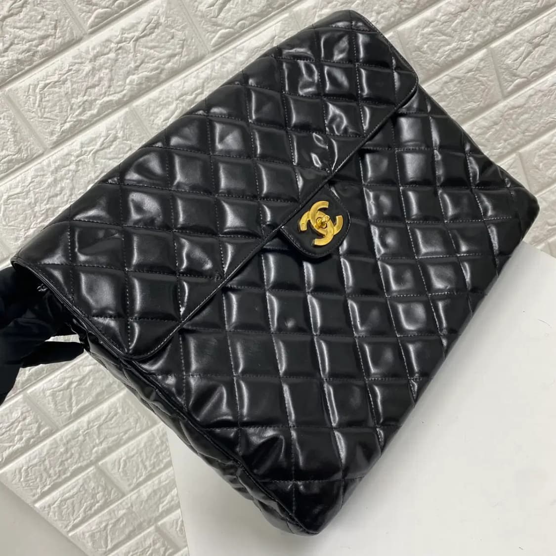 CHANEL / 빈티지 샤넬 4번대 맥시 블랙 퀼팅 페이던트 싱글 체인백 상품이미지3