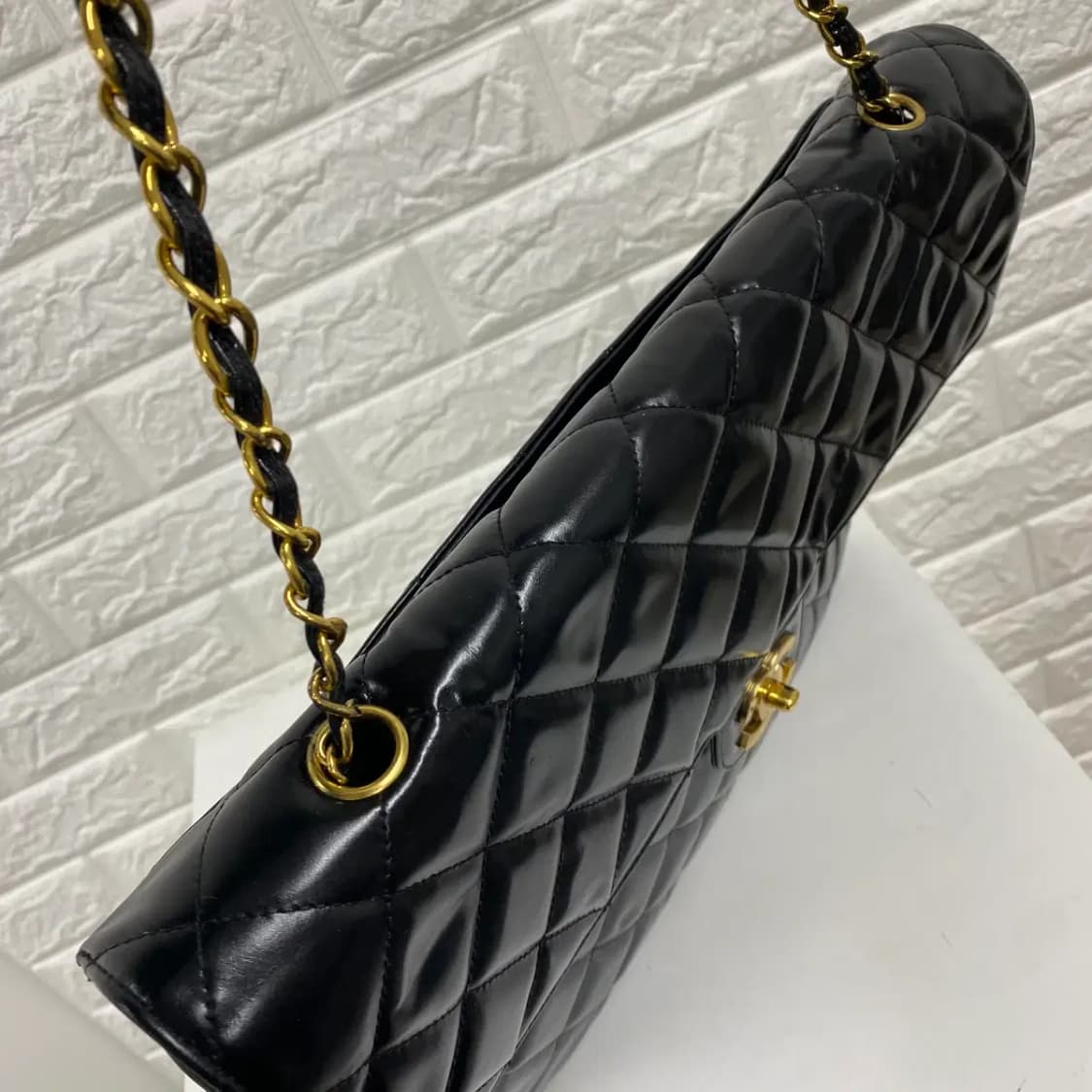 CHANEL / 빈티지 샤넬 4번대 맥시 블랙 퀼팅 페이던트 싱글 체인백 상품이미지5