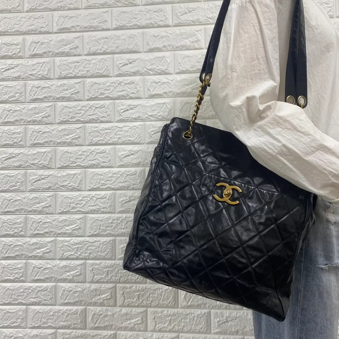 CHANEL / 빈티지 샤넬 3번대 블랙 마틀라세 턴락 숄더백 상품이미지2