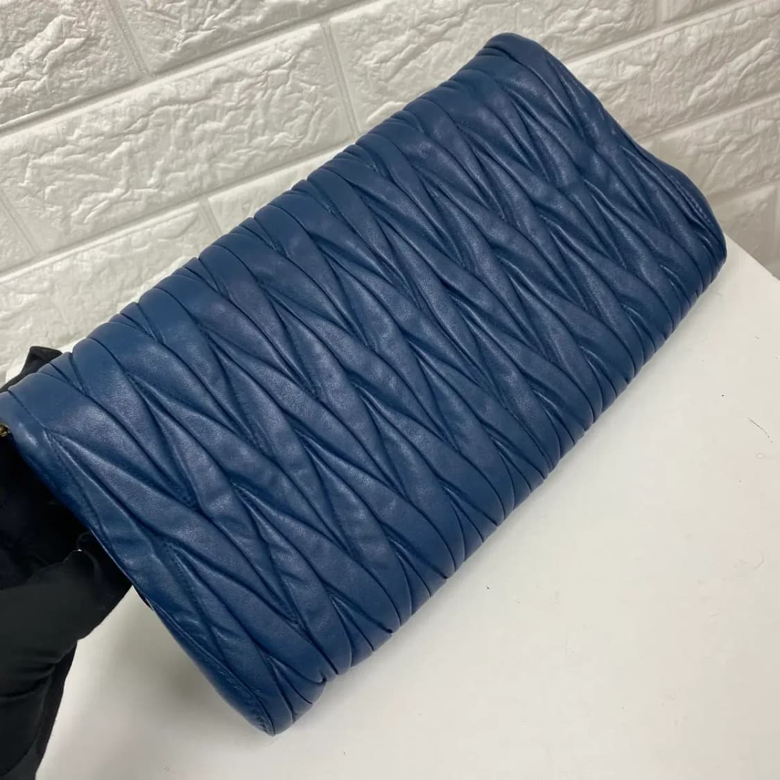 MIUMIU / 미우미우 마틀라쎄 네이비 플랩 체인 숄더백 상품이미지4