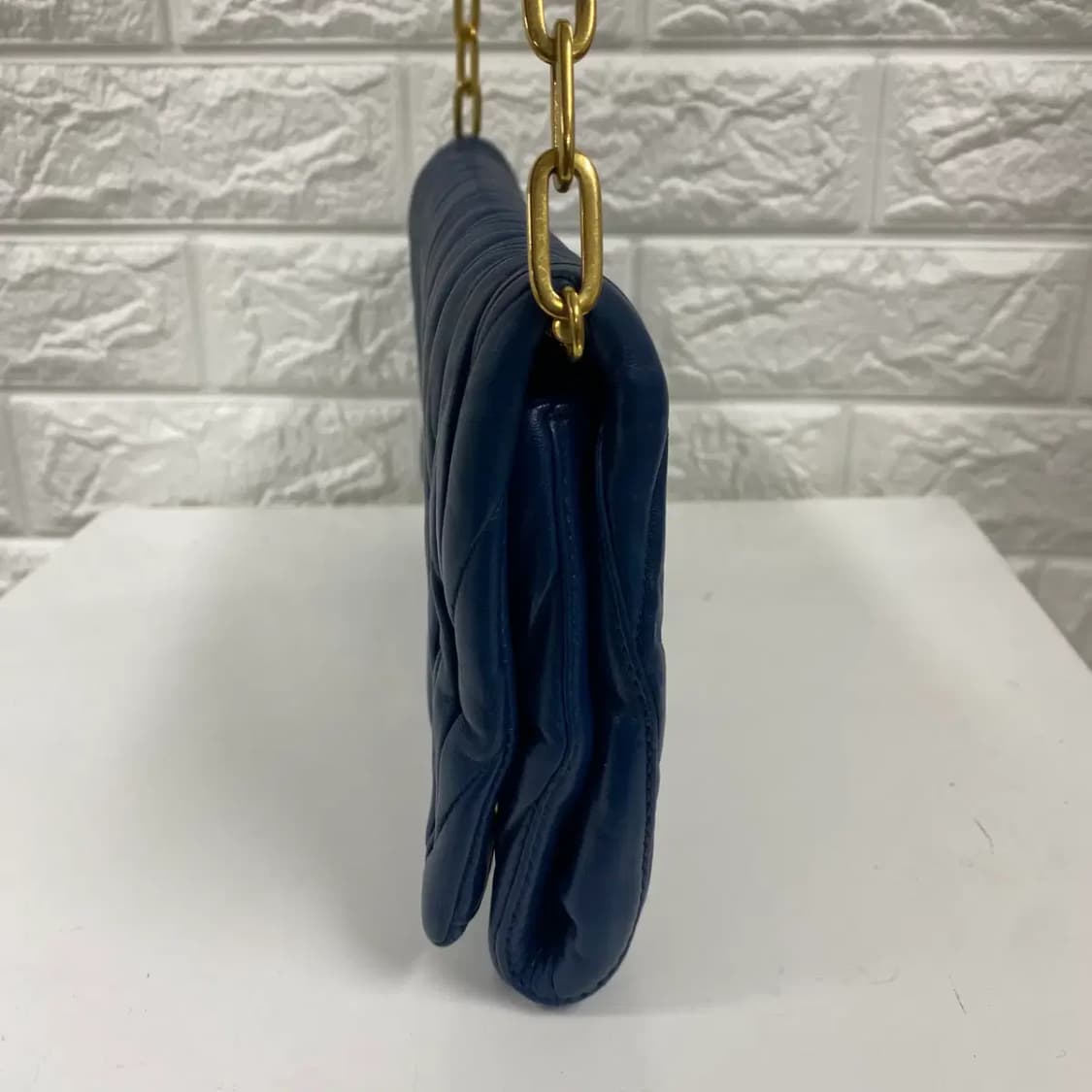 MIUMIU / 미우미우 마틀라쎄 네이비 플랩 체인 숄더백 상품이미지9