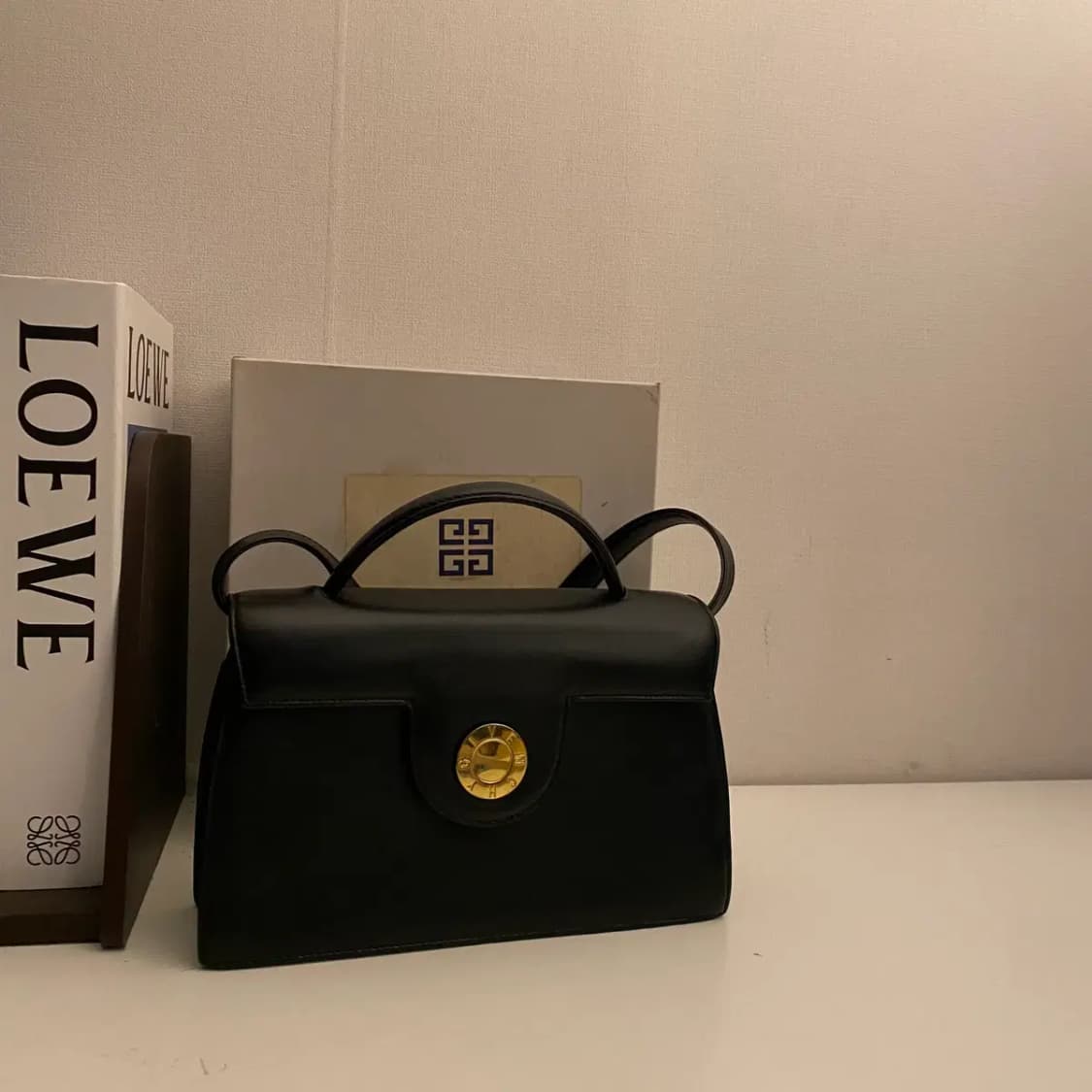 GIVENCHY / 빈티지 지방시 골드메달 블랙 숄더백 / 투웨이백 상품이미지1