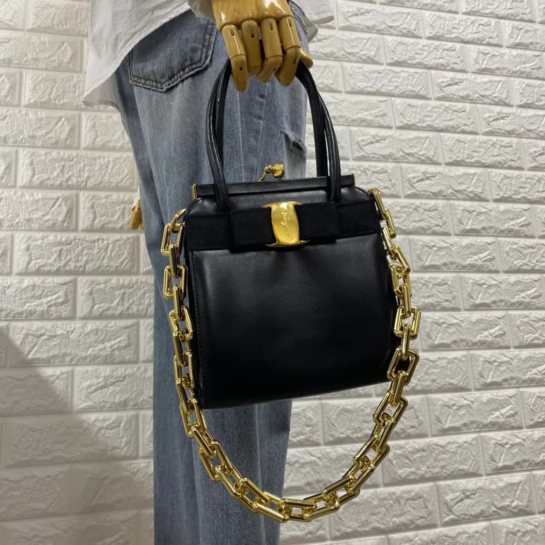 FERRAGAMO / 빈티지 페레가모 블랙 레더 바라보우 미니 핸드백 상품이미지2