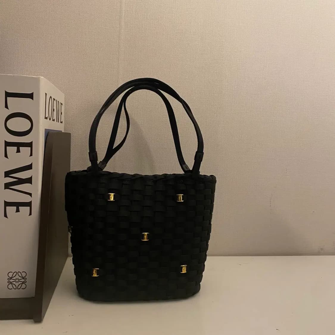 FERRAGAMO/ 빈티지 살바토레 페라가모 다크네이비 우븐 미니 핸들백 상품이미지1