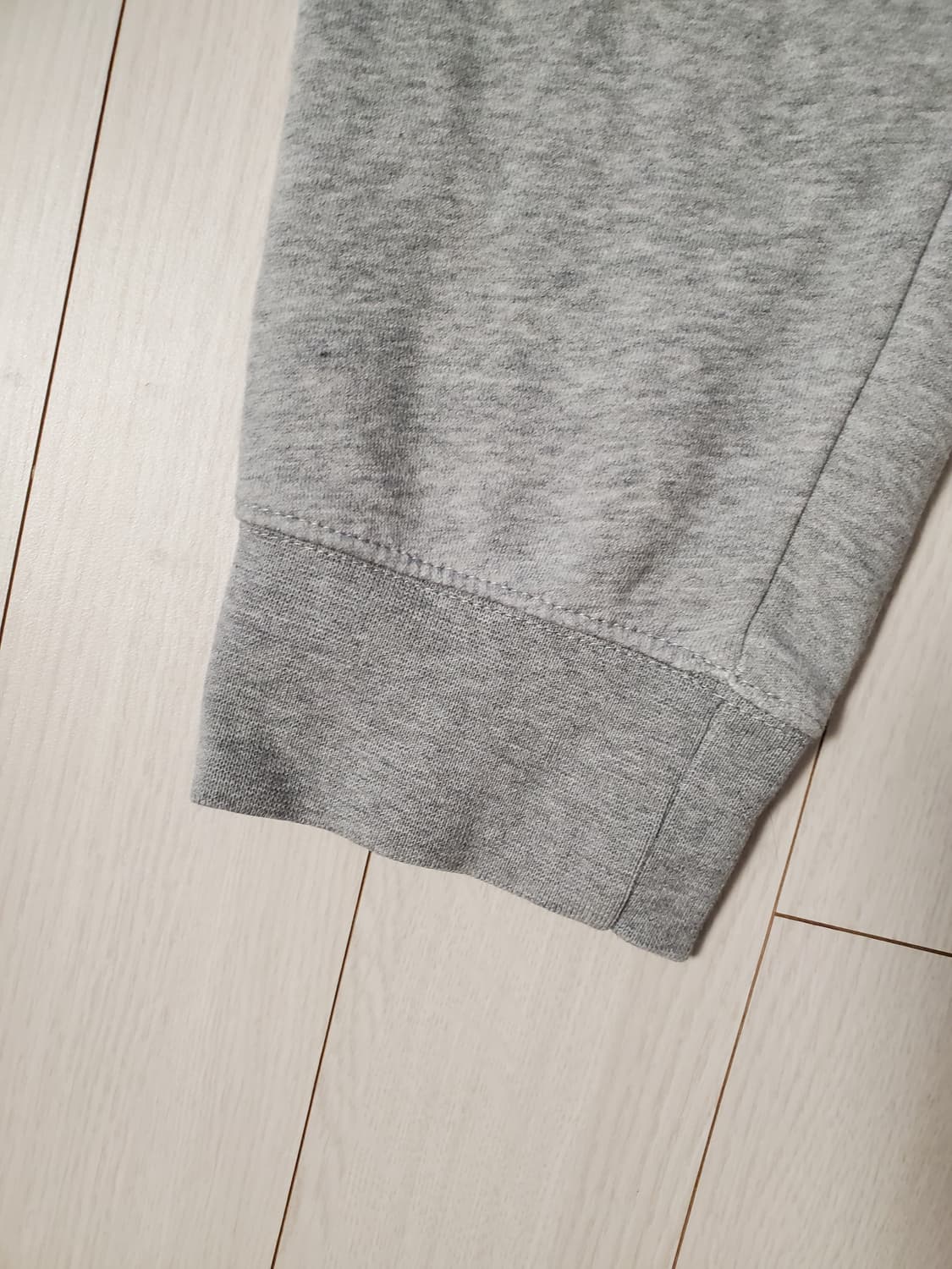 나이키 그레이 카고 조거 기모 팬츠 사이즈M

오염 하자 없이 깨끗해요^ 상품이미지5