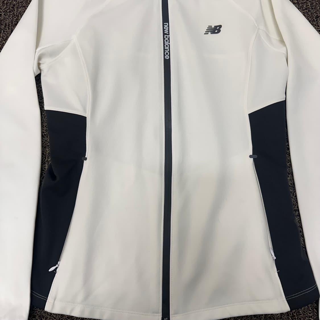 뉴발란스 여성 집업 져지 화이트 90사이즈 상품이미지3