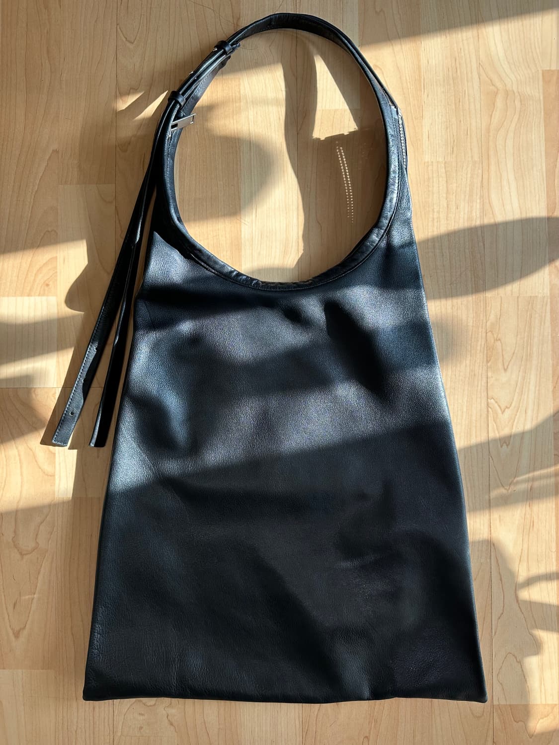 코스 cos 레더 쇼퍼백 상품이미지2