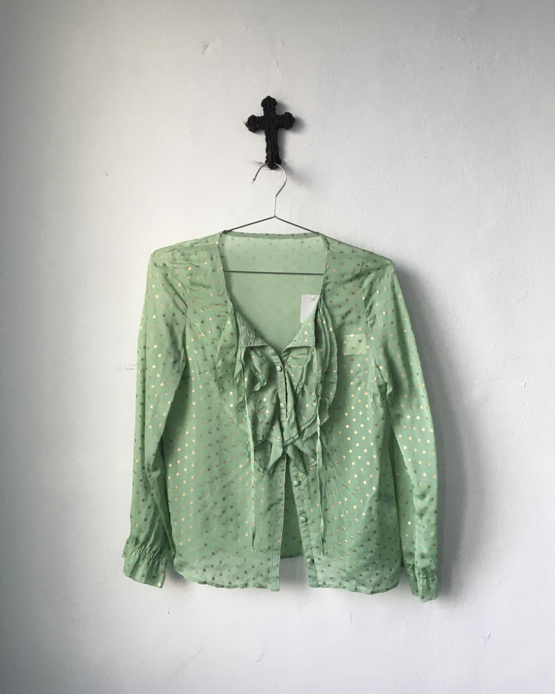 Dot pattern ruffle glossy shirt 상품이미지2