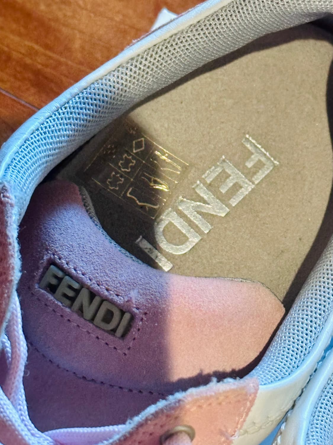 Fendi 펜디 핑크스웨이드 스니커즈 38(250mm) 상품이미지4