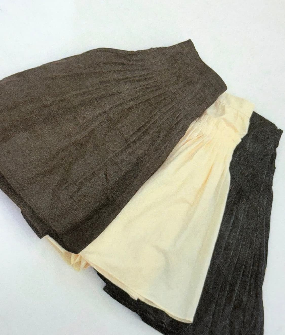 콜로신스 핀턱 미디 스커트 브라운 상품이미지2