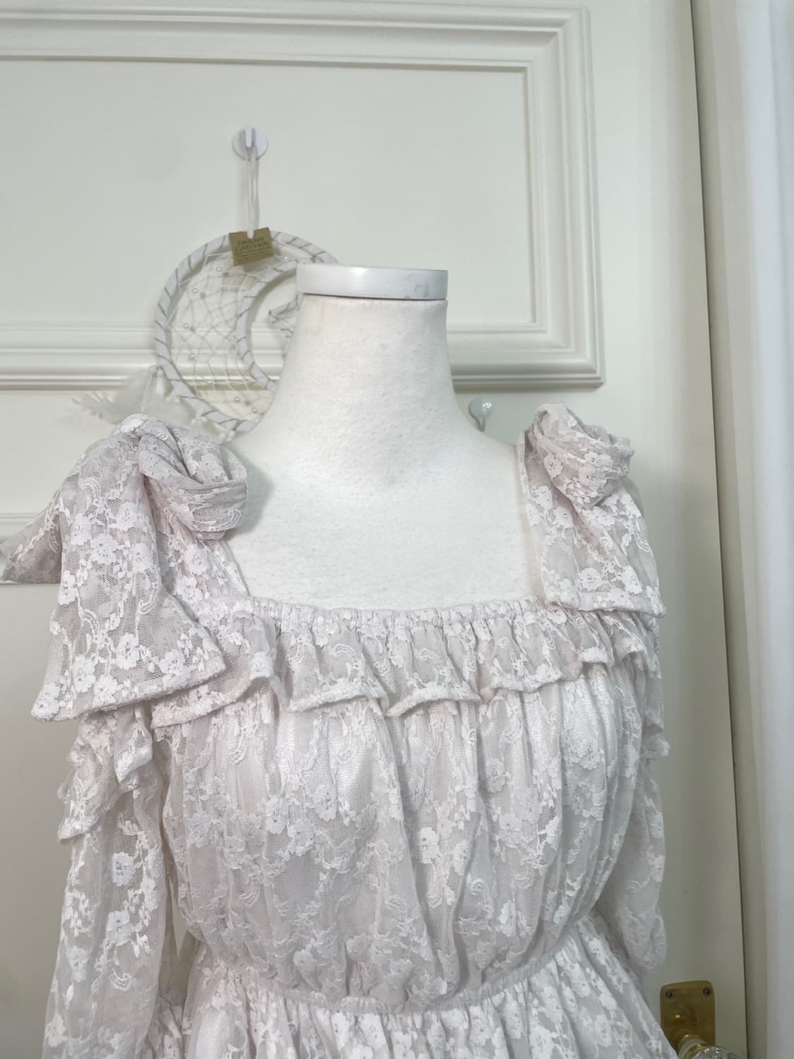 MICHELL MACARON white lace off-shoulder 상품이미지6