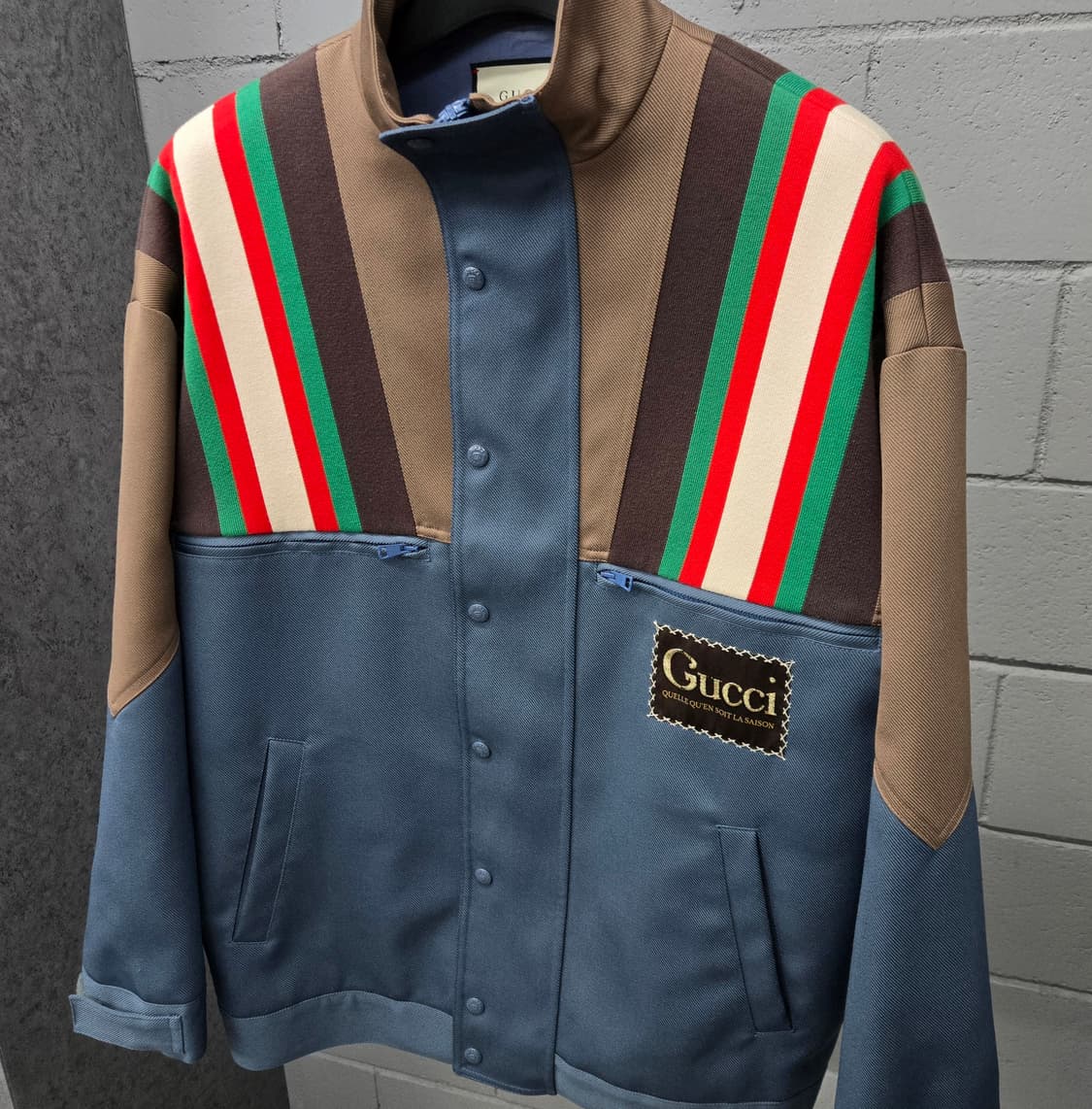 구찌 미켈레 스트라이프 로고배치 자켓 48 상품이미지1