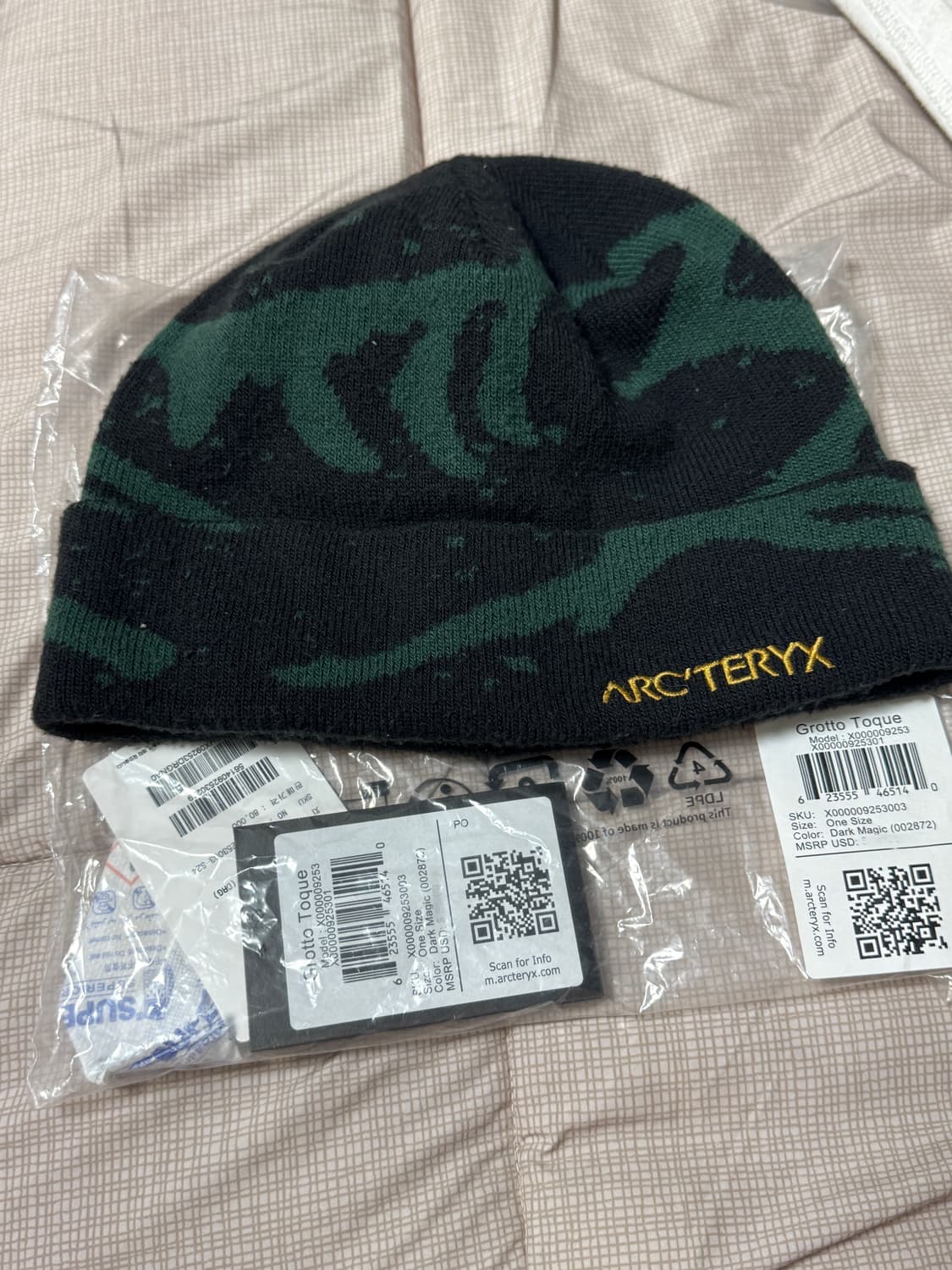 아크테릭스 그로토 다크매직 비니 상품이미지1