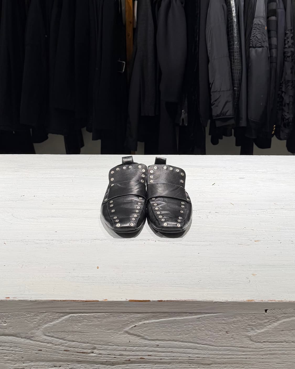 셀린느 블랙 스터드 디테일 램스킨 로퍼 상품이미지3